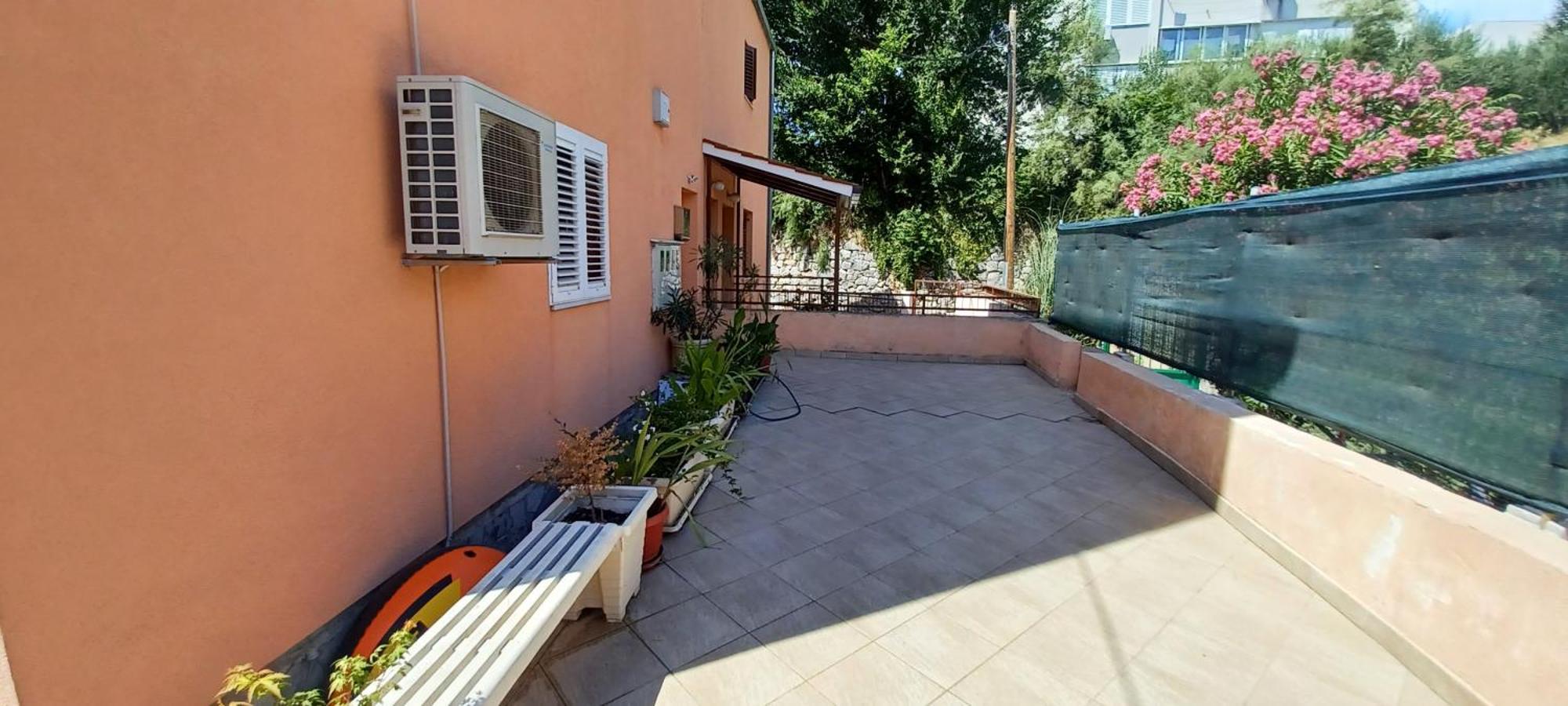 Apartma Sunshower And