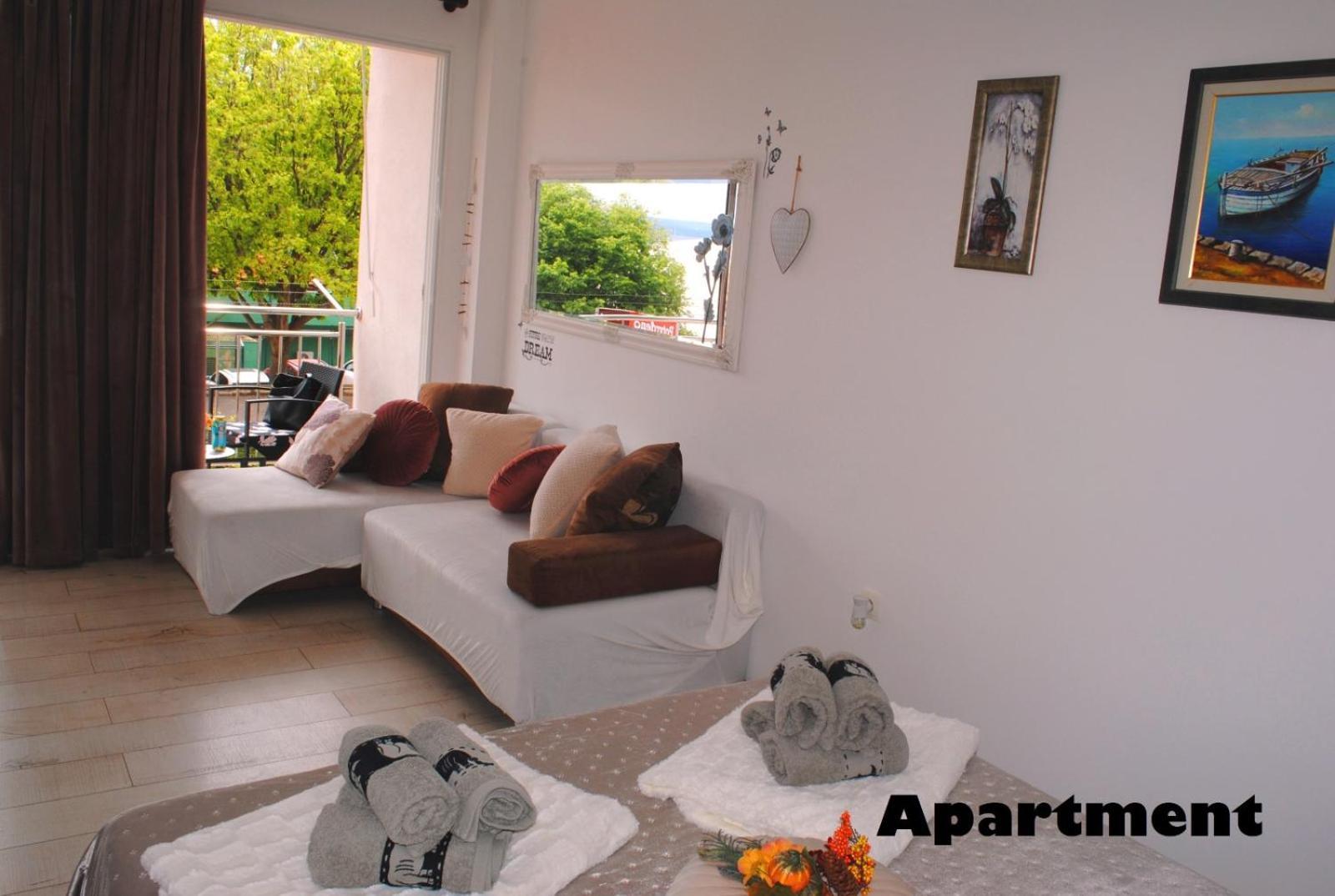 Sunshower And Apartma