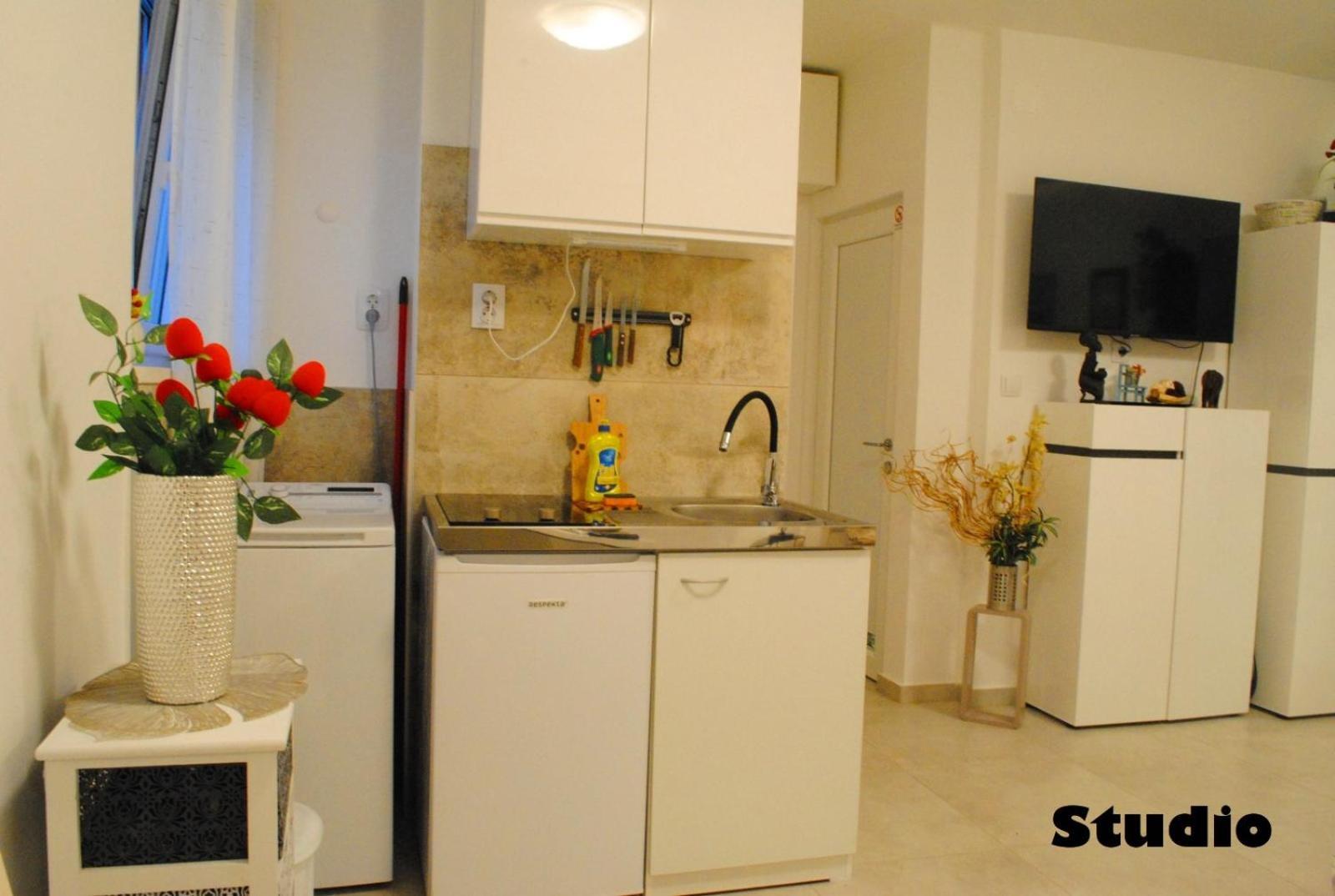 Sunshower And Apartma