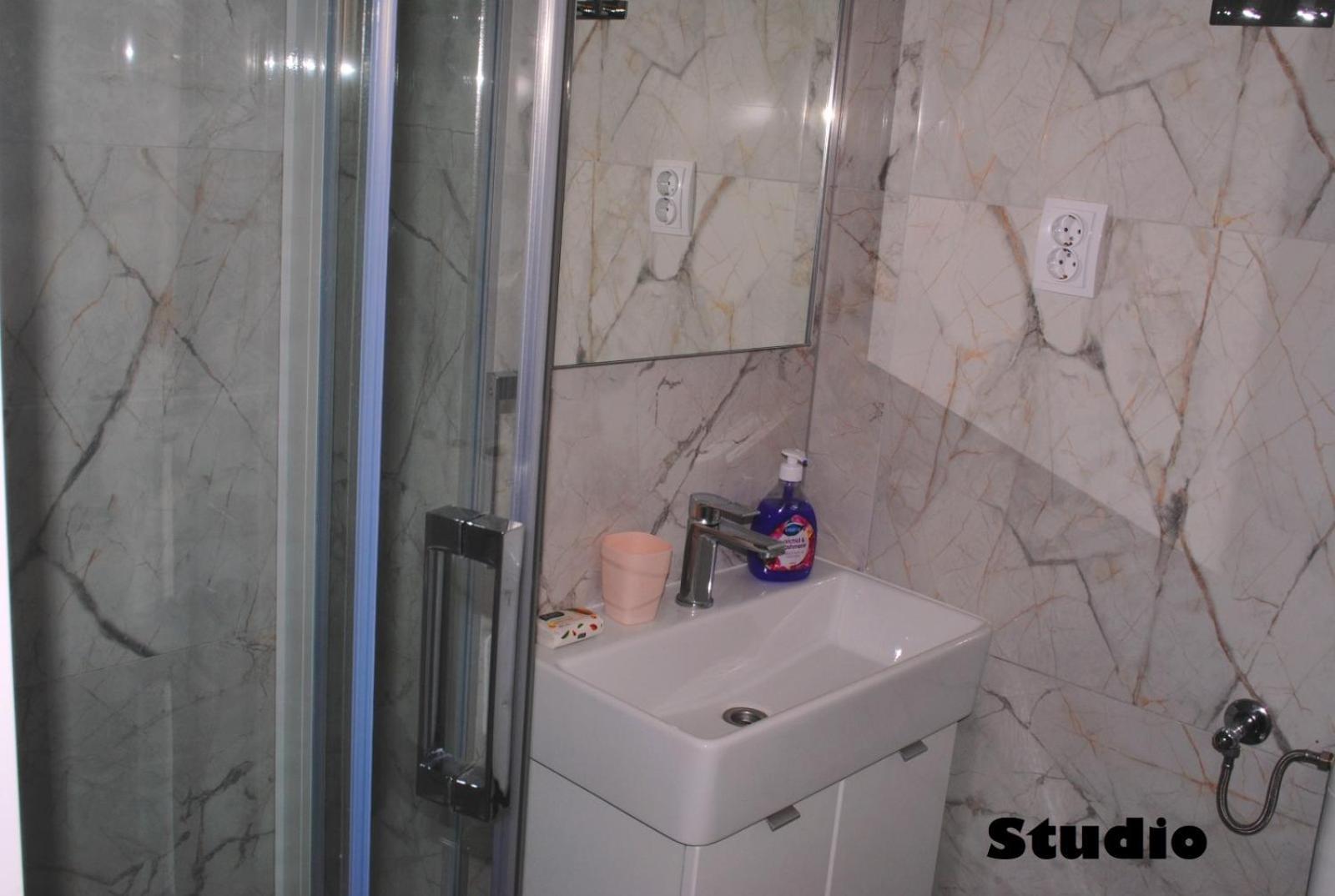 Apartma Sunshower And Split