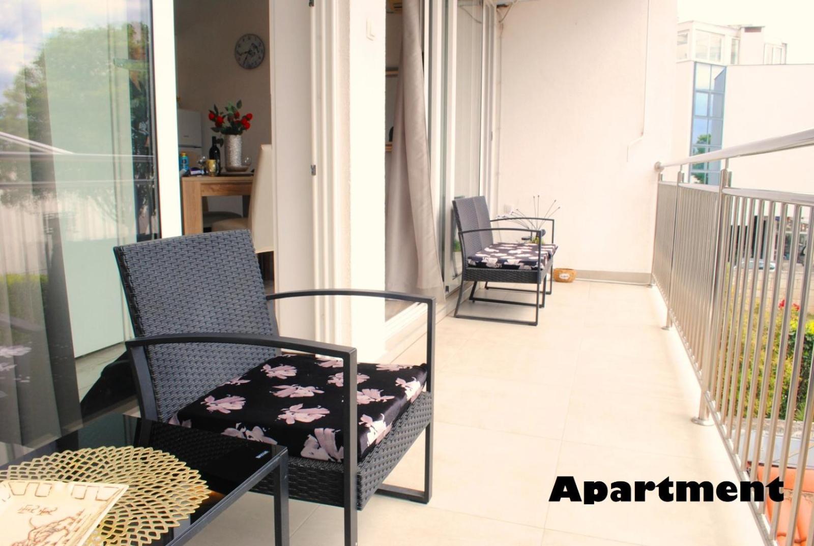Sunshower And Apartma