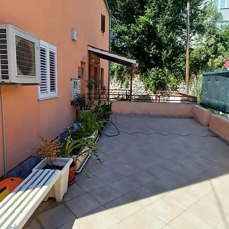 Sunshower Apartment And Studio Split Exterior photo